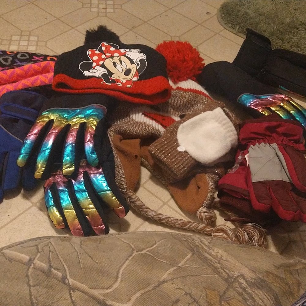 Kids snow gloves and hat lot